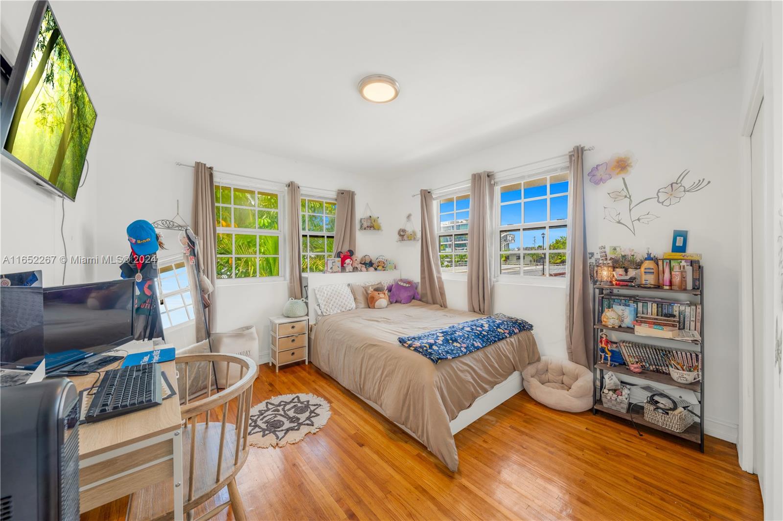 8500 Byron Ave # 6