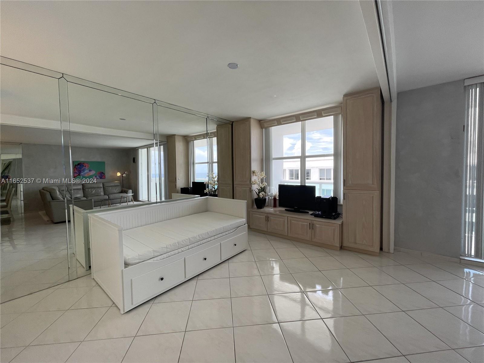 5001 COLLINS AV # 15D