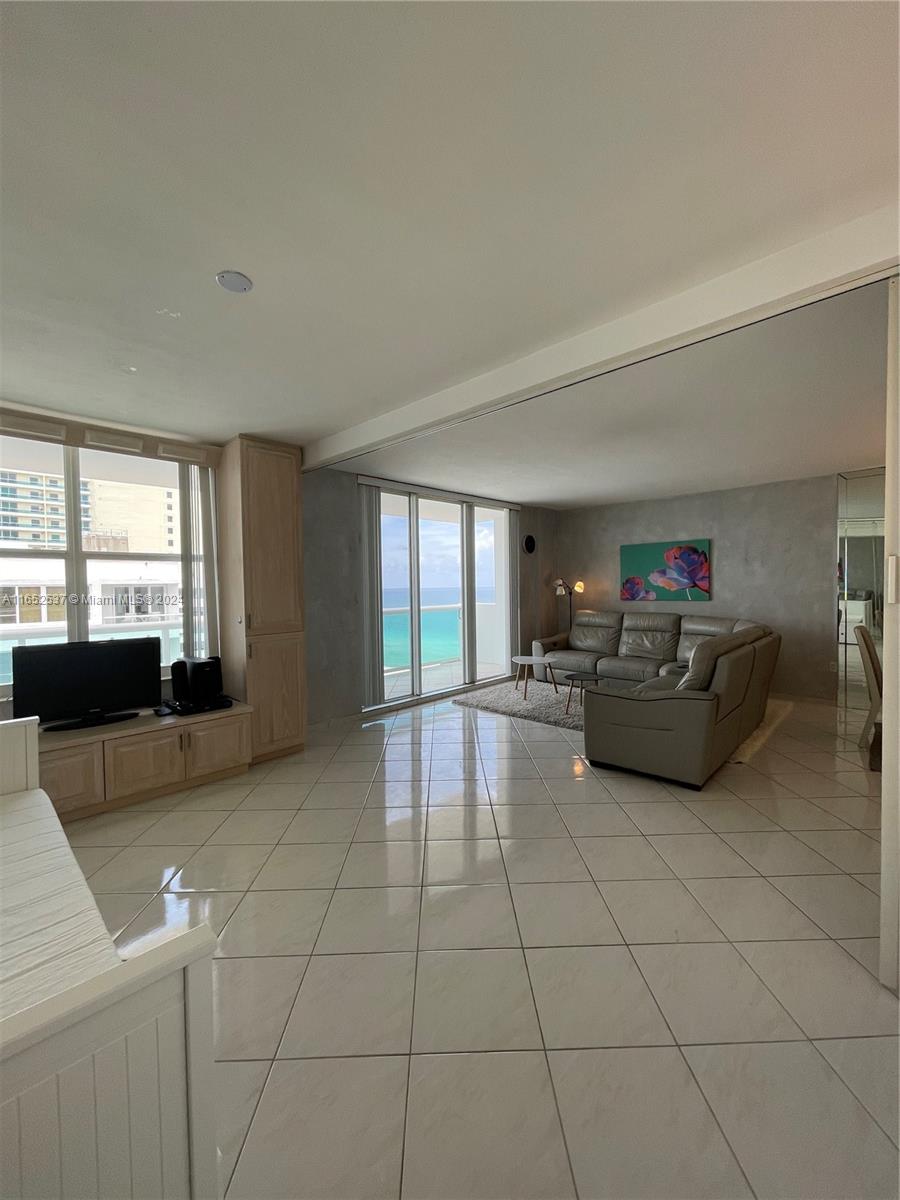 5001 COLLINS AV # 15D