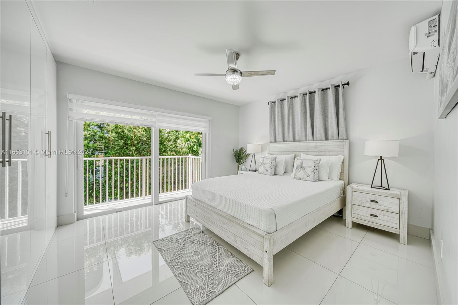 401 Calle Limon