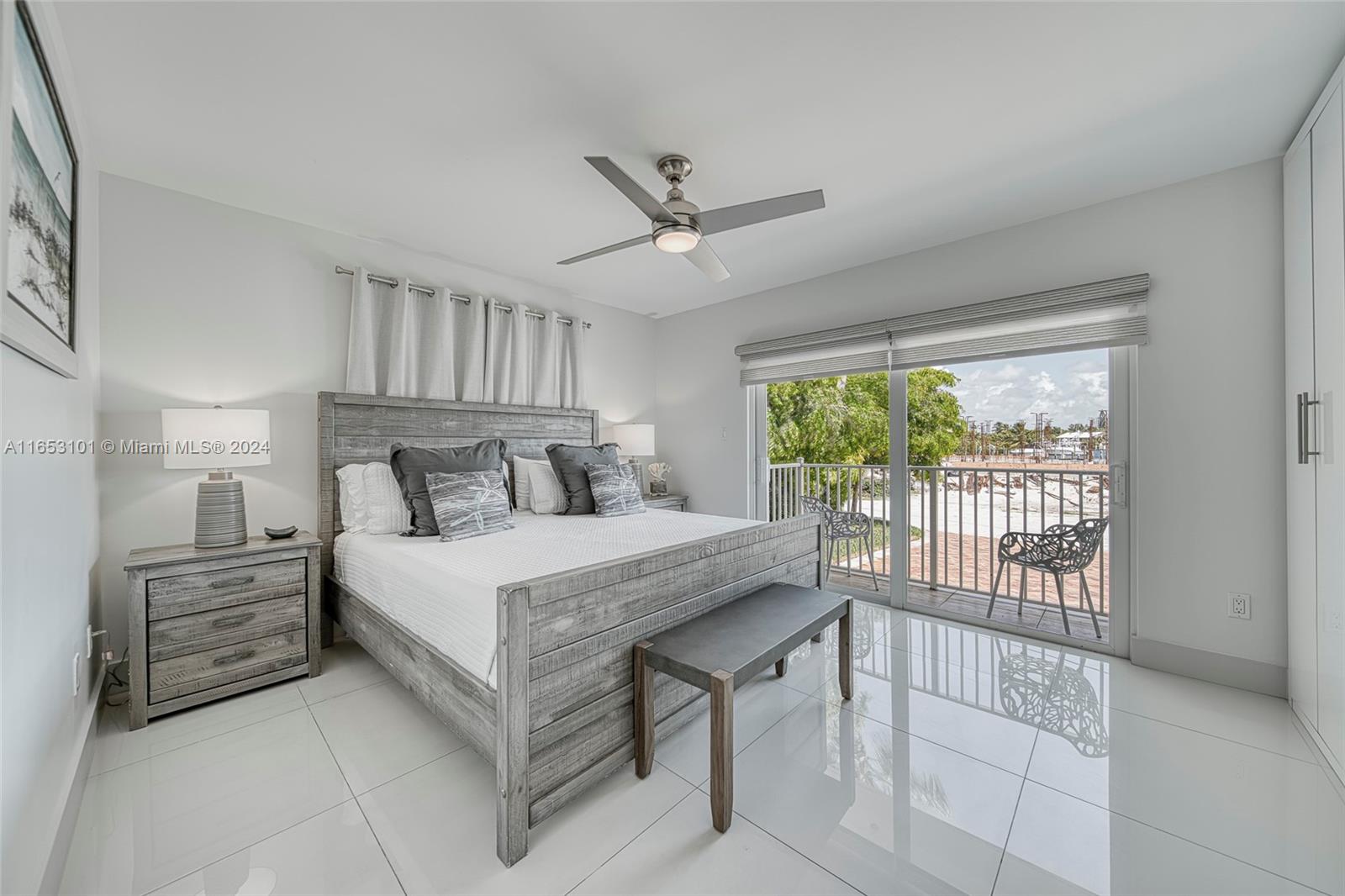401 Calle Limon