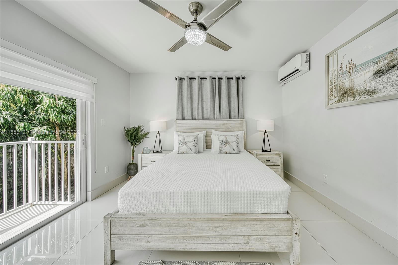 401 Calle Limon