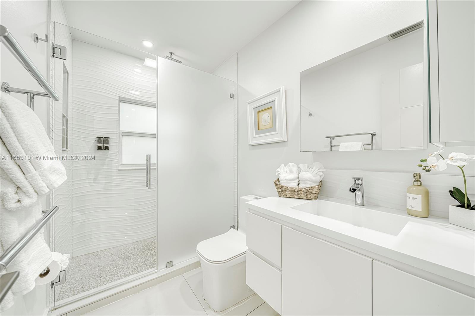 401 Calle Limon