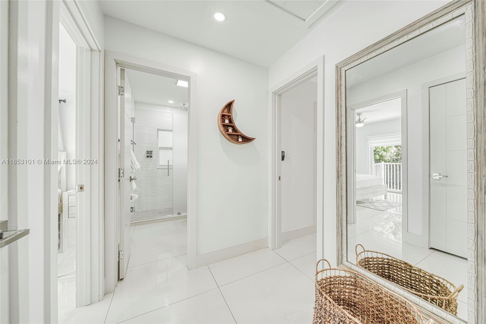 401 Calle Limon
