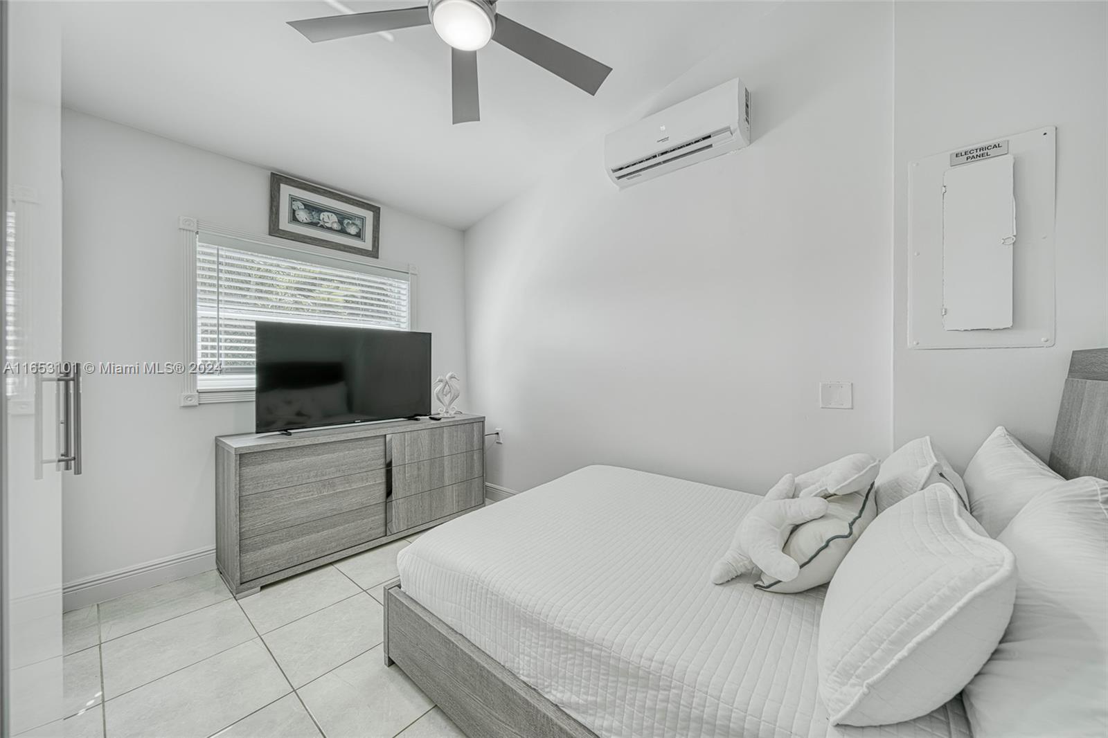 401 Calle Limon