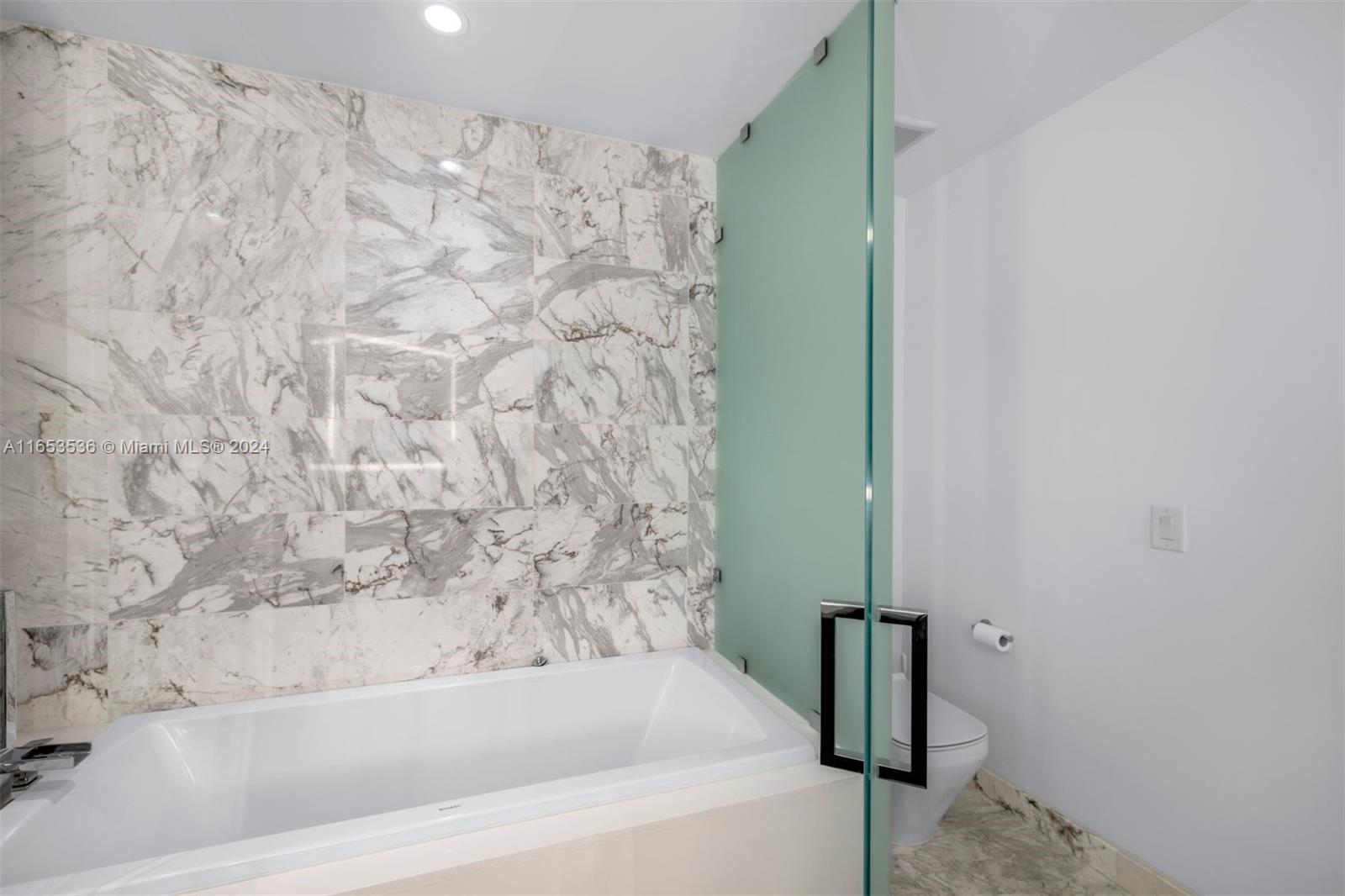 851 NE 1st Ave # 1008