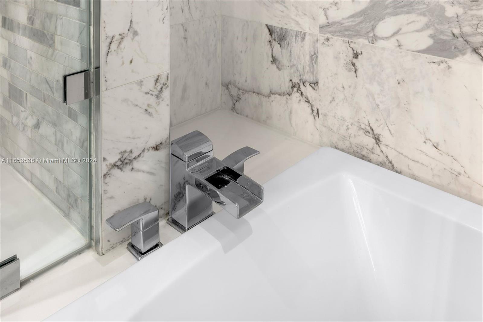 851 NE 1st Ave # 1008