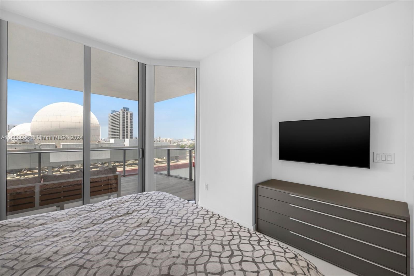 851 NE 1st Ave # 1008