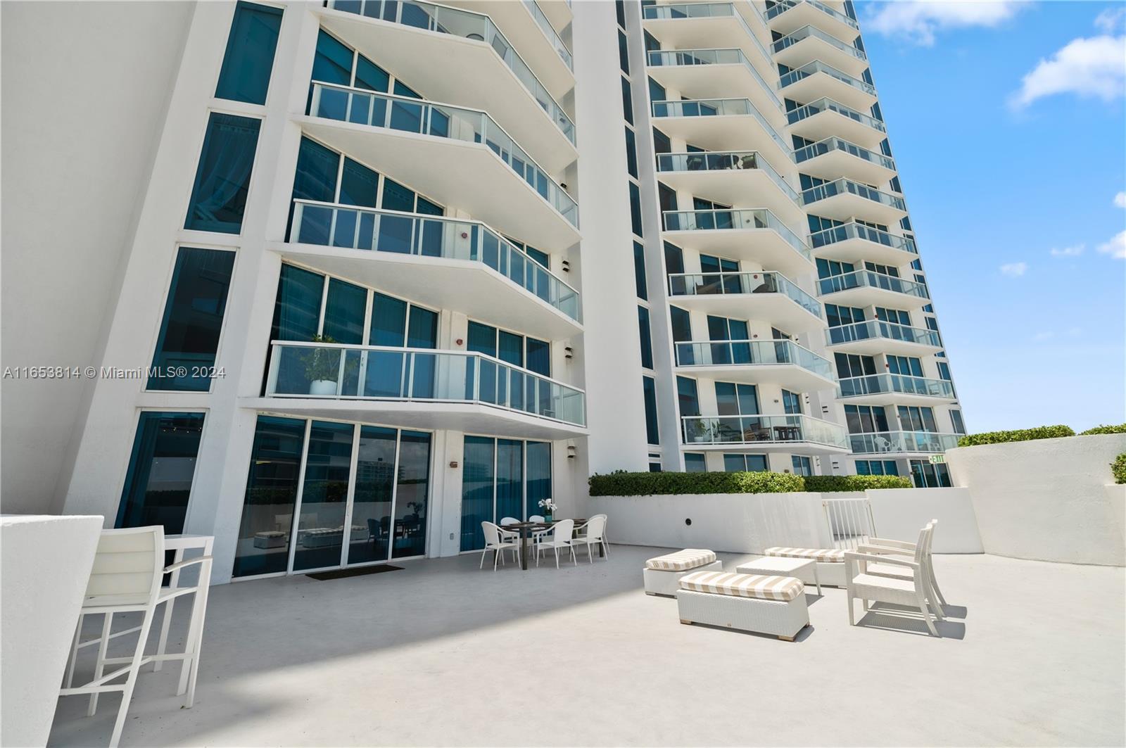 6515 Collins Ave # 601