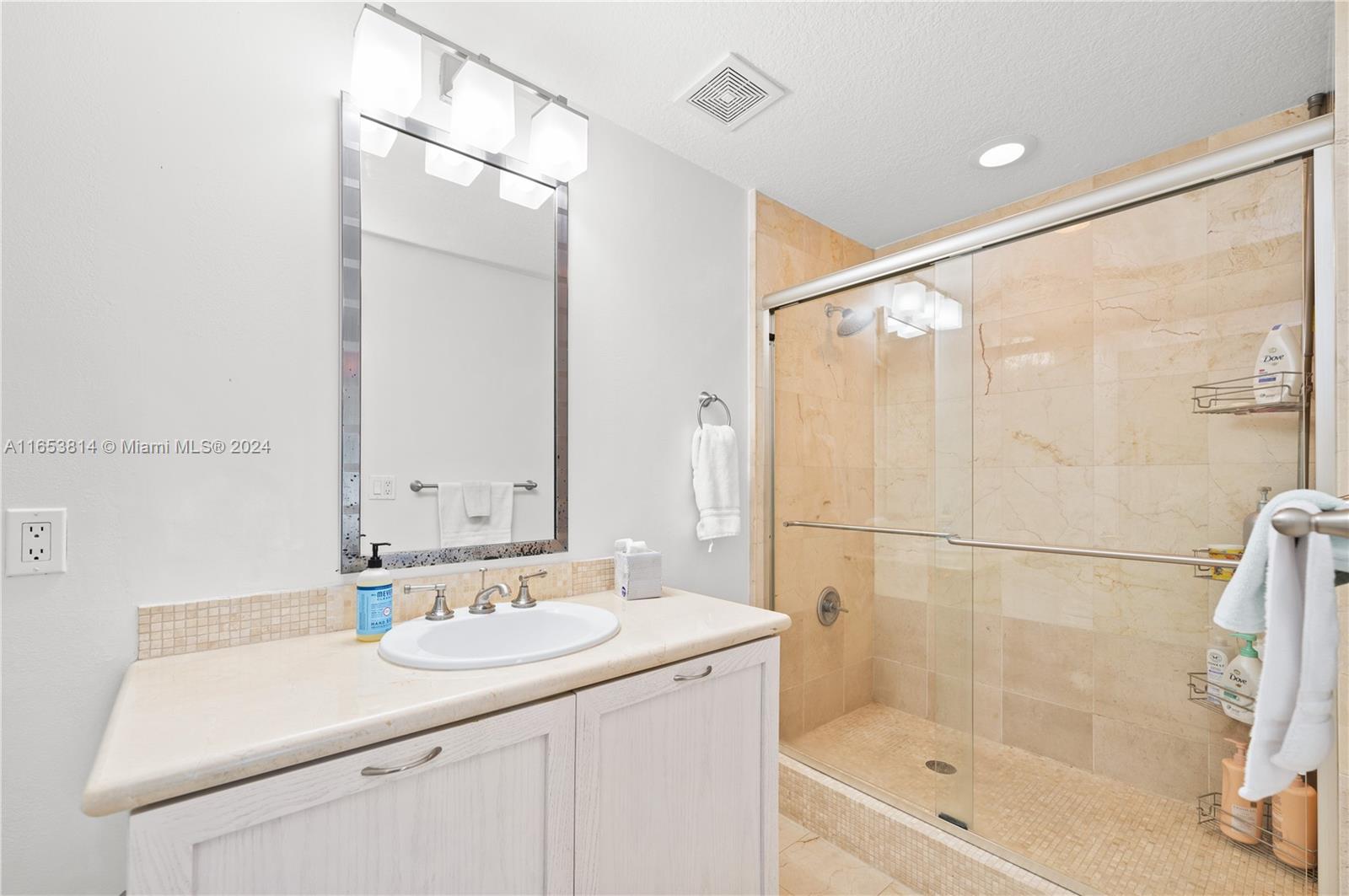 6515 Collins Ave # 601