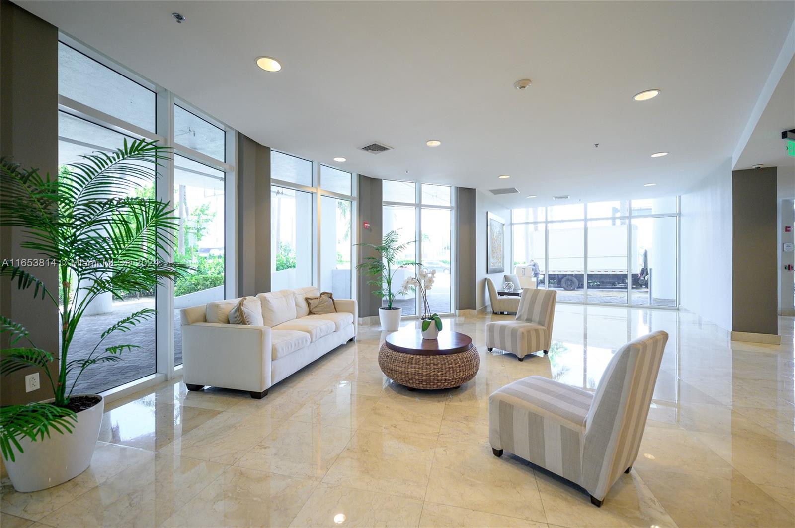 6515 Collins Ave # 601
