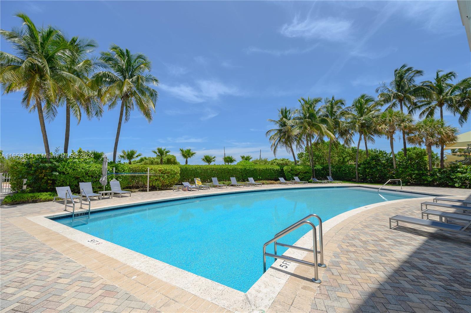 6515 Collins Ave # 601