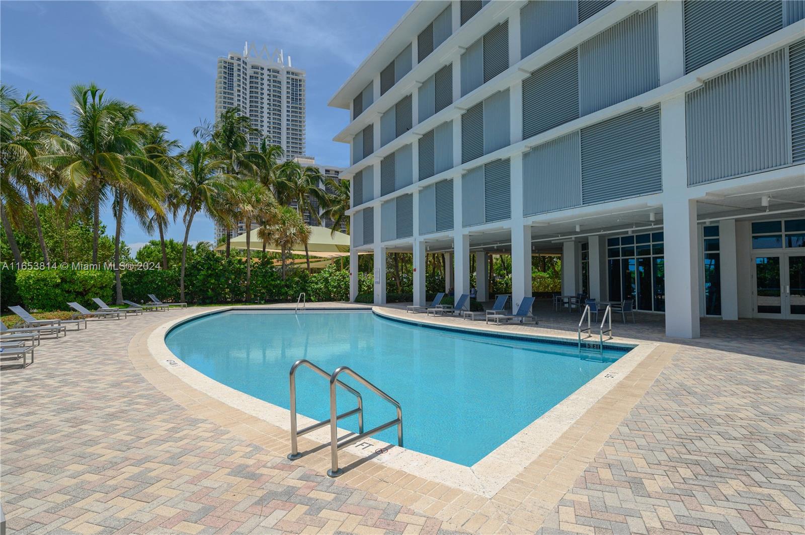 6515 Collins Ave # 601