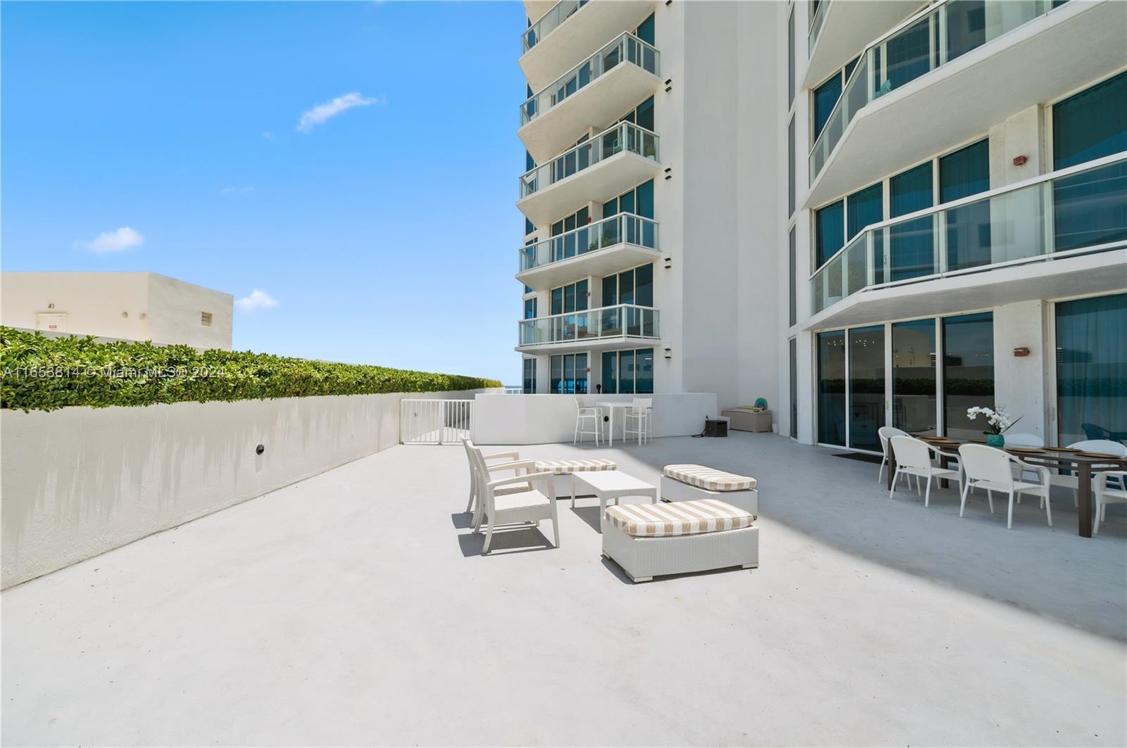 6515 Collins Ave # 601