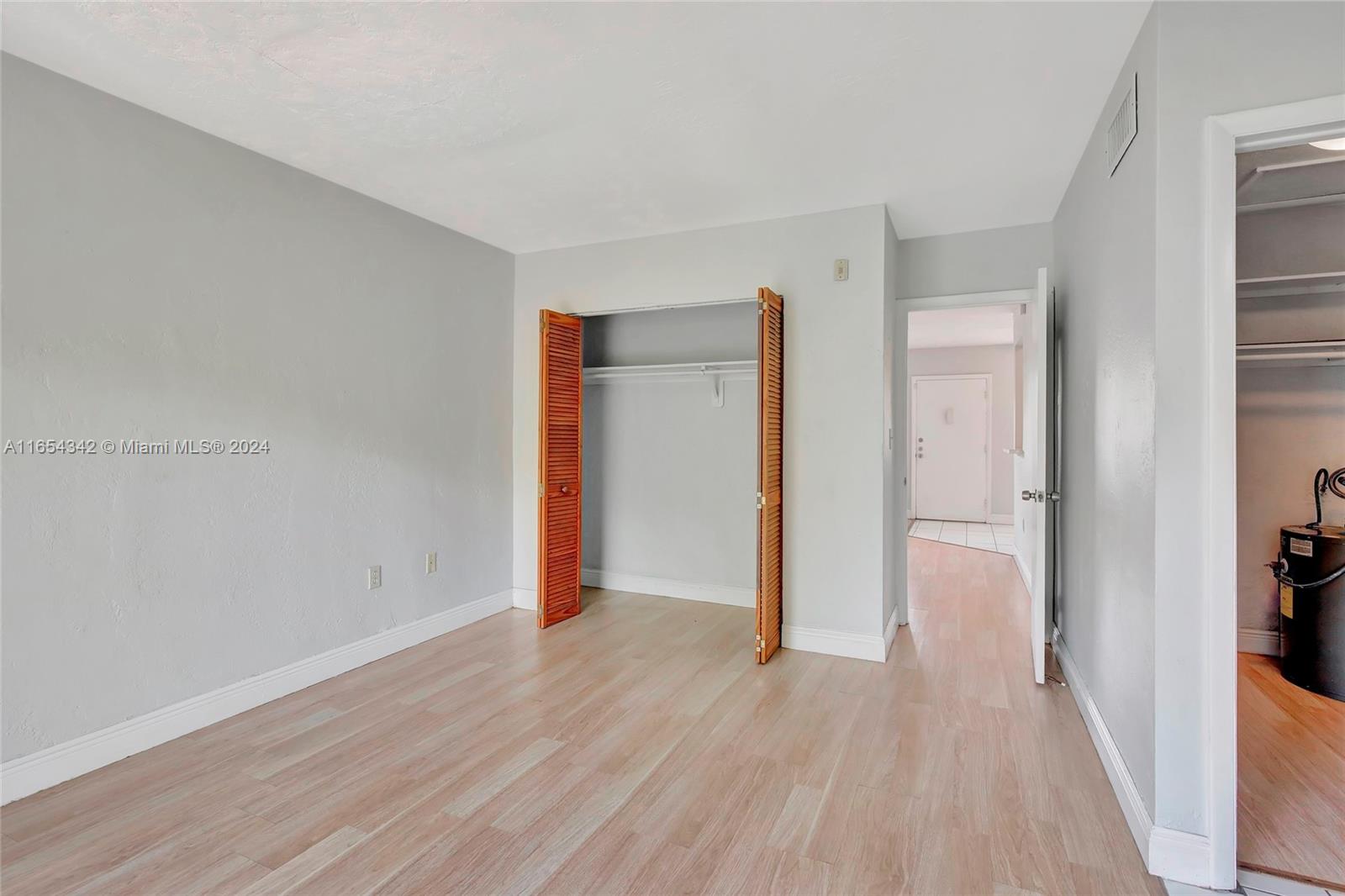 1860 Venice Park Dr # 204