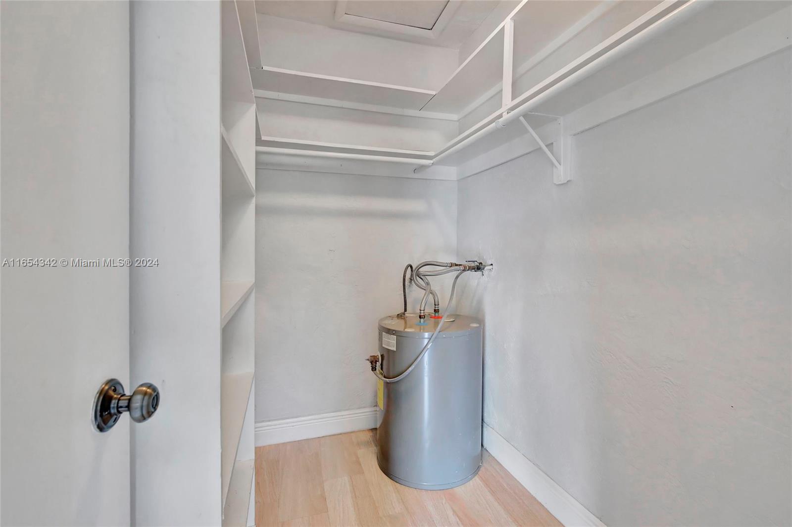 1860 Venice Park Dr # 204