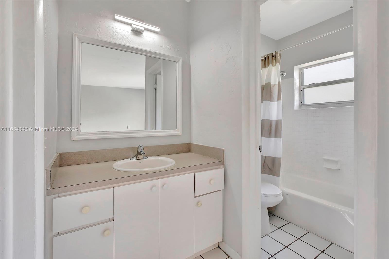 1860 Venice Park Dr # 204