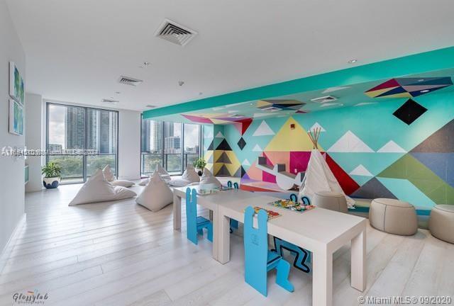 121 NE 34th St # 1415