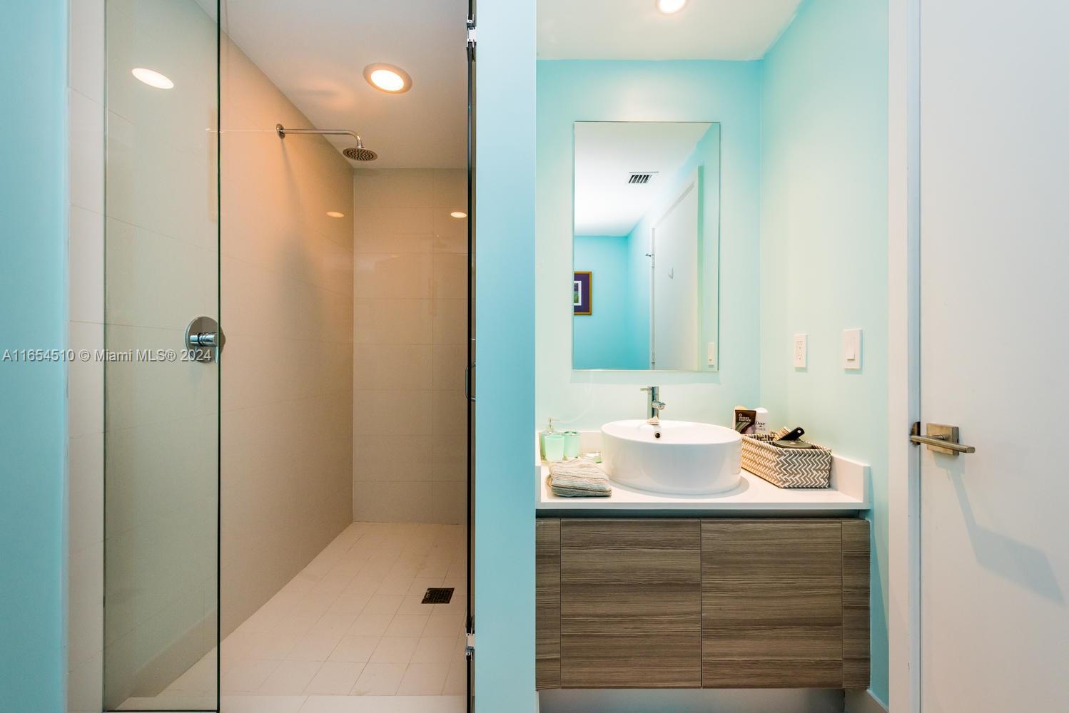 121 NE 34th St # 1415