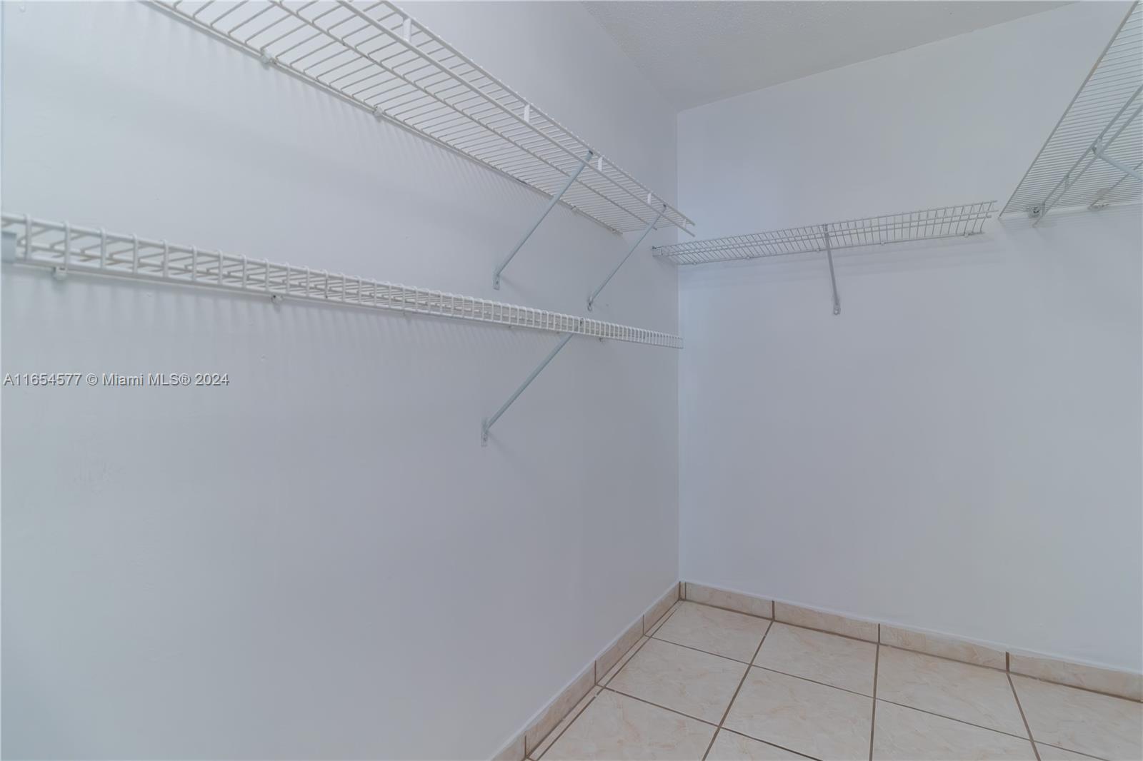 14611 N Kendall Dr # 208L