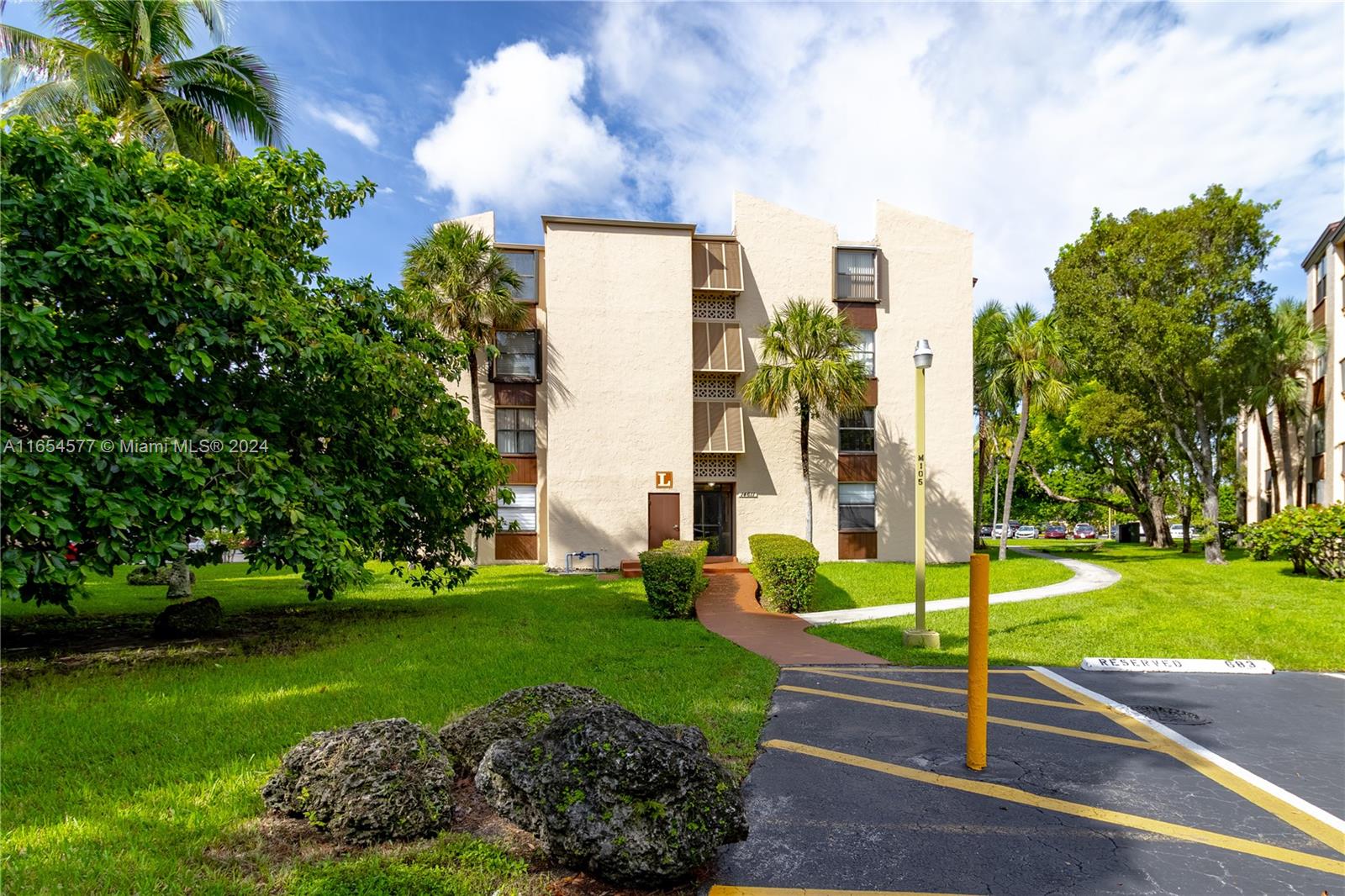 14611 N Kendall Dr # 208L