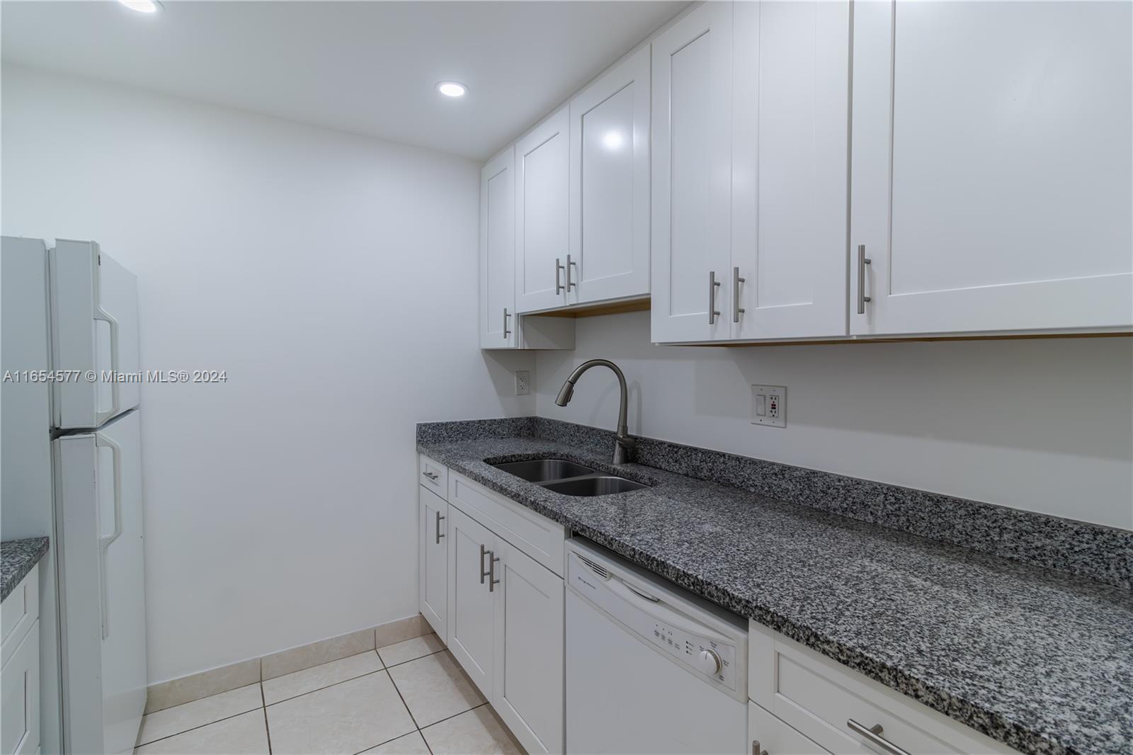 14611 N Kendall Dr # 208L