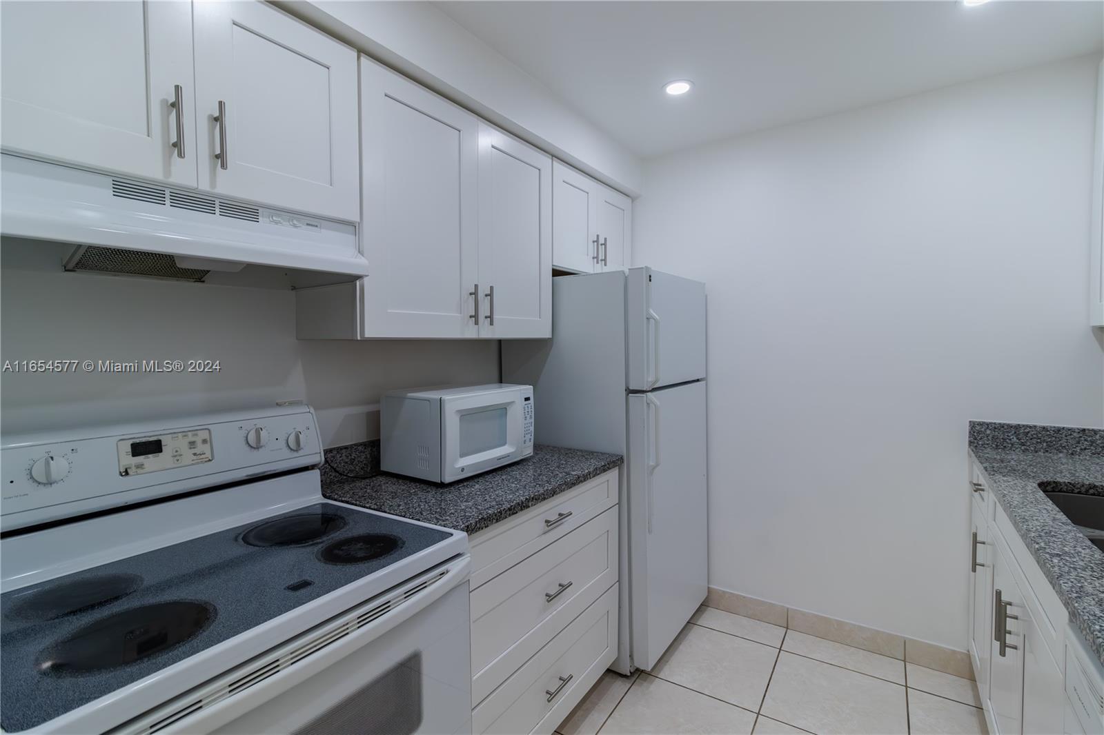 14611 N Kendall Dr # 208L