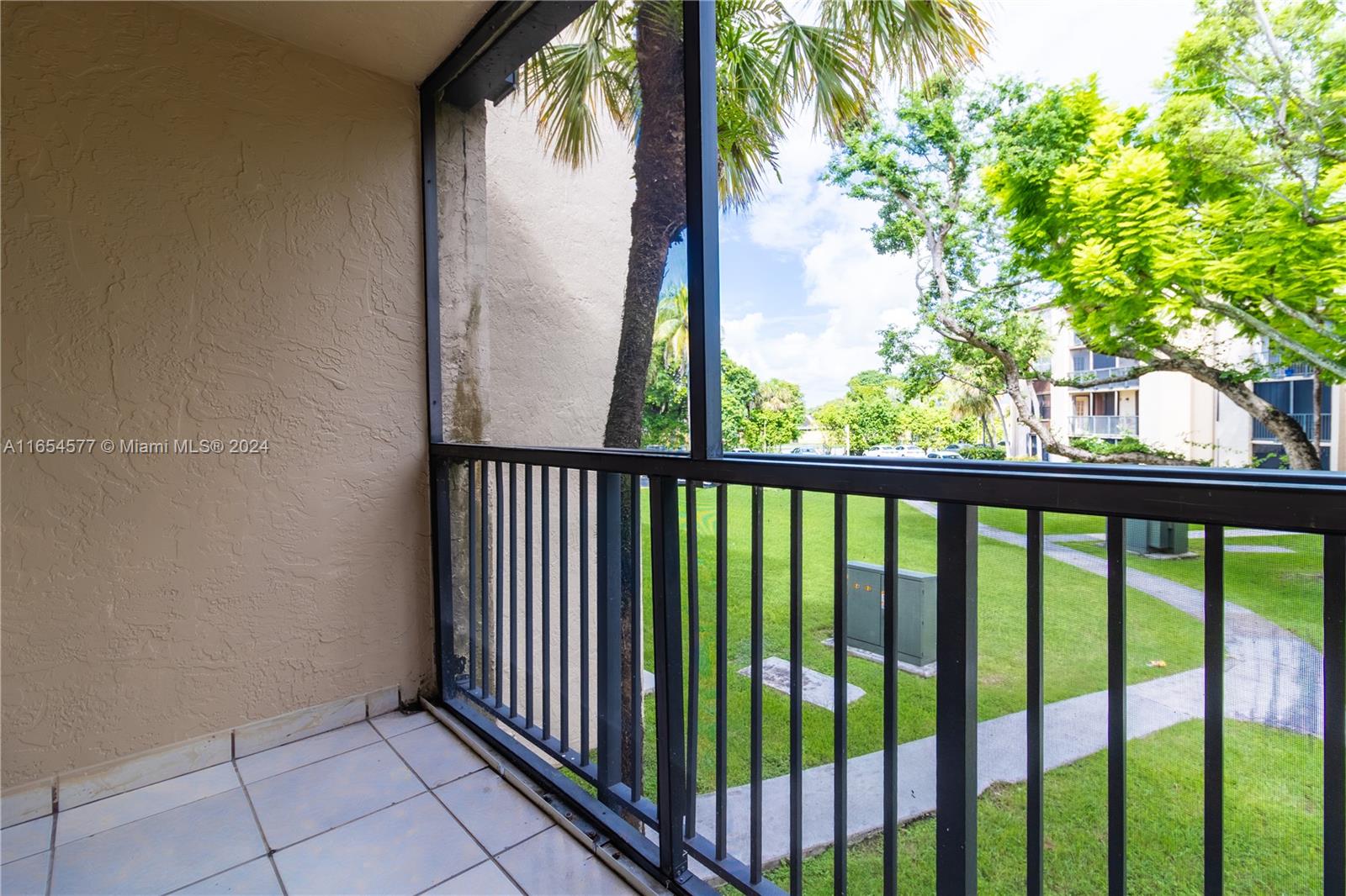 14611 N Kendall Dr # 208L