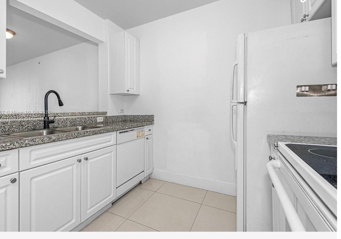 900 SW 8th St # 1102