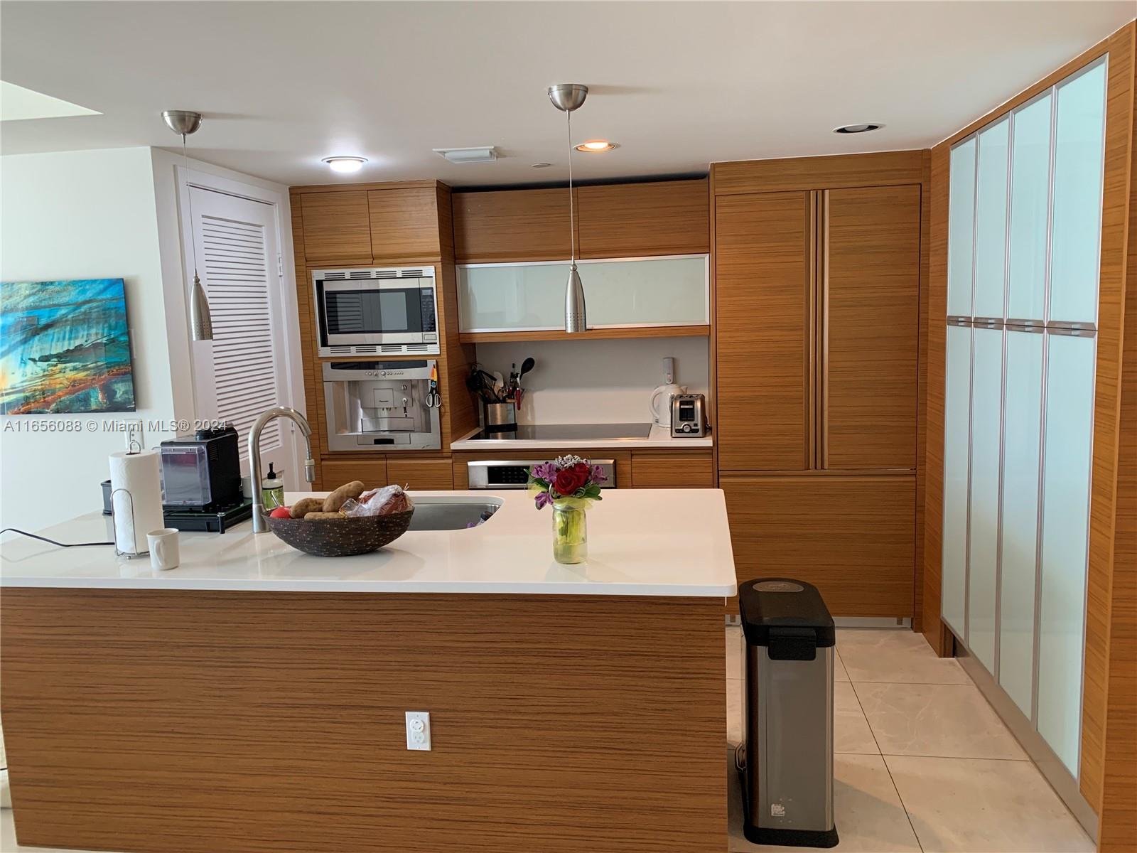 5875 Collins Ave # 505