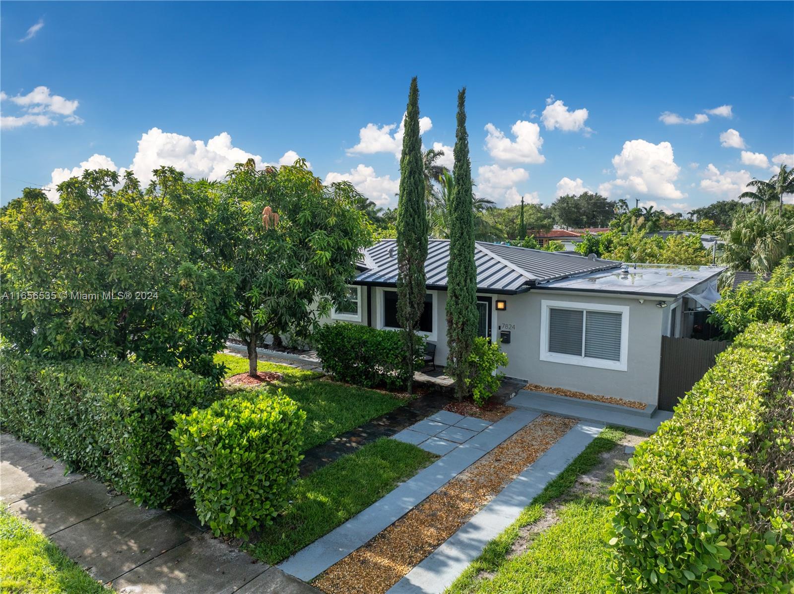 7824 SW 34th Ter