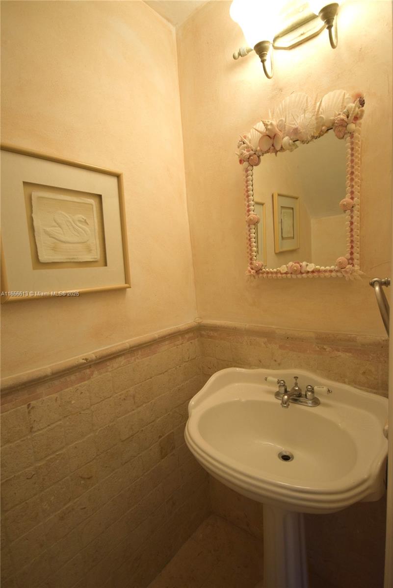 3835 NE 170th St # 5 Unit: B-5