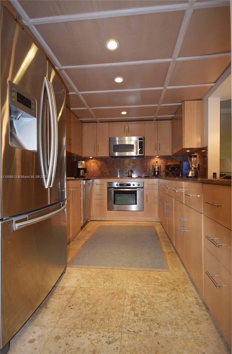 3835 NE 170th St # 5 Unit: B-5