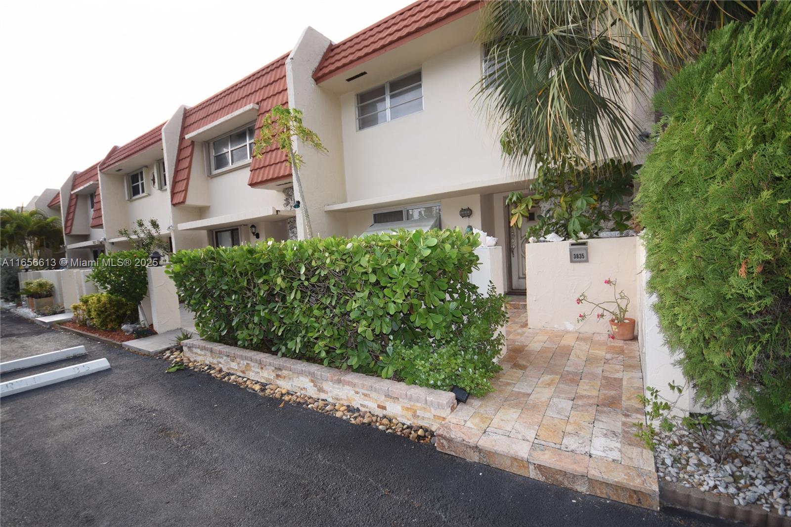 3835 NE 170th St # 5 Unit: B-5