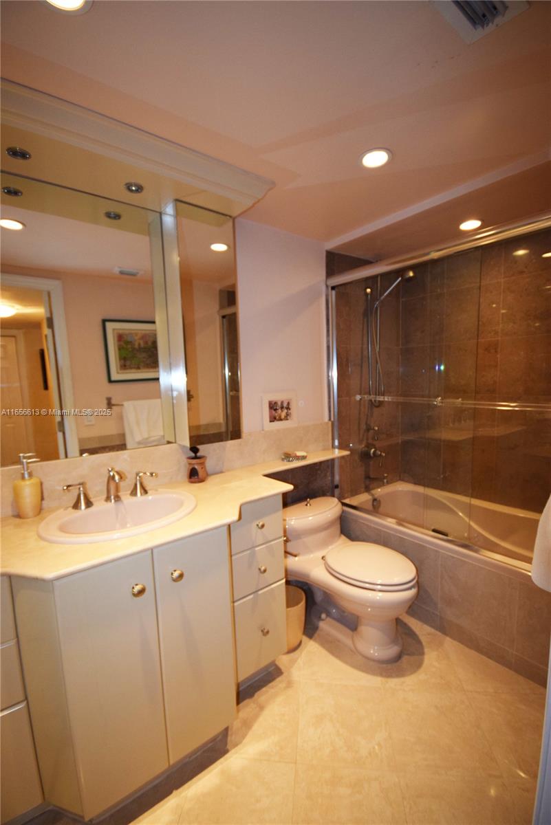 3835 NE 170th St # 5 Unit: B-5