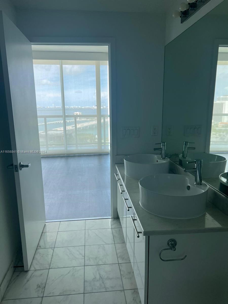 888 Biscayne Blvd # 2611