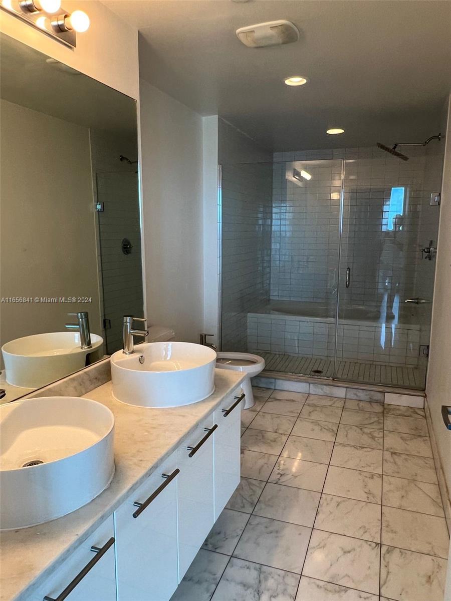 888 Biscayne Blvd # 2611