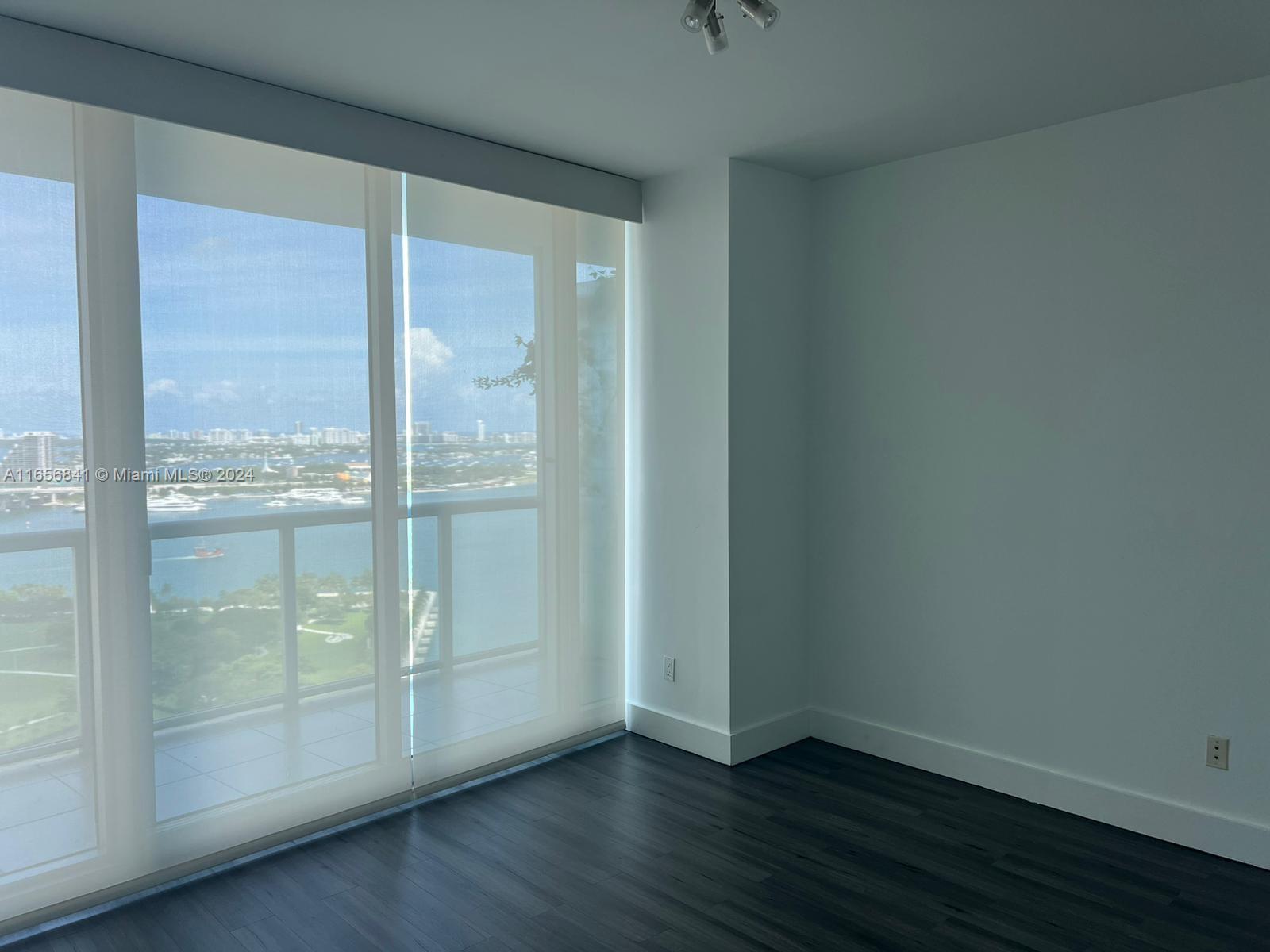 888 Biscayne Blvd # 2611