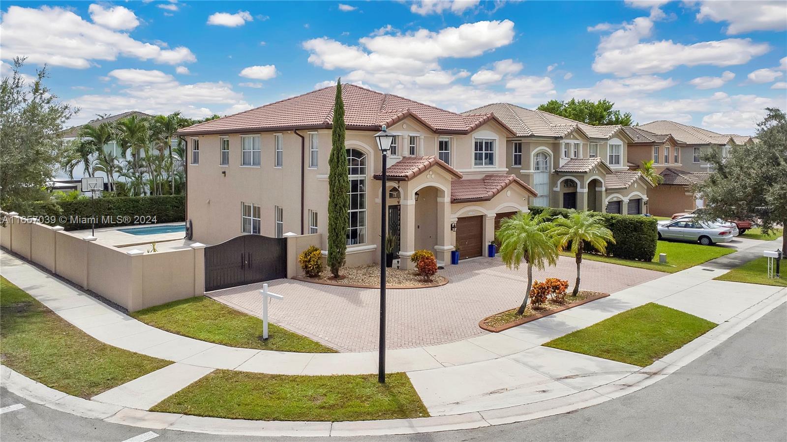 15300 SW 10th St