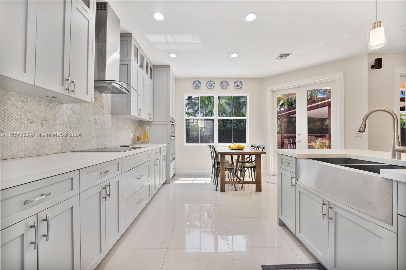 15300 SW 10th St