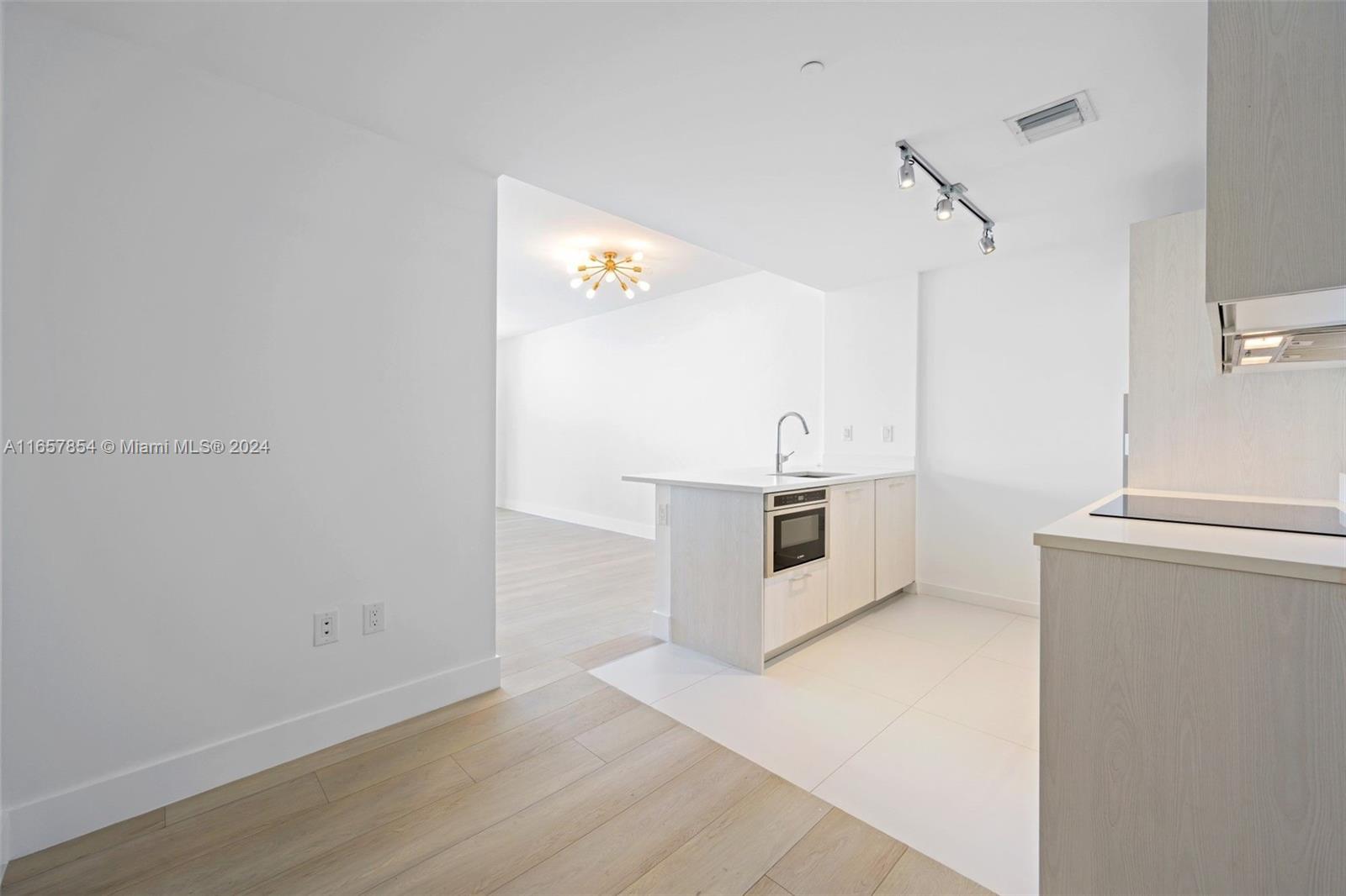501 NE 31st St # 3804