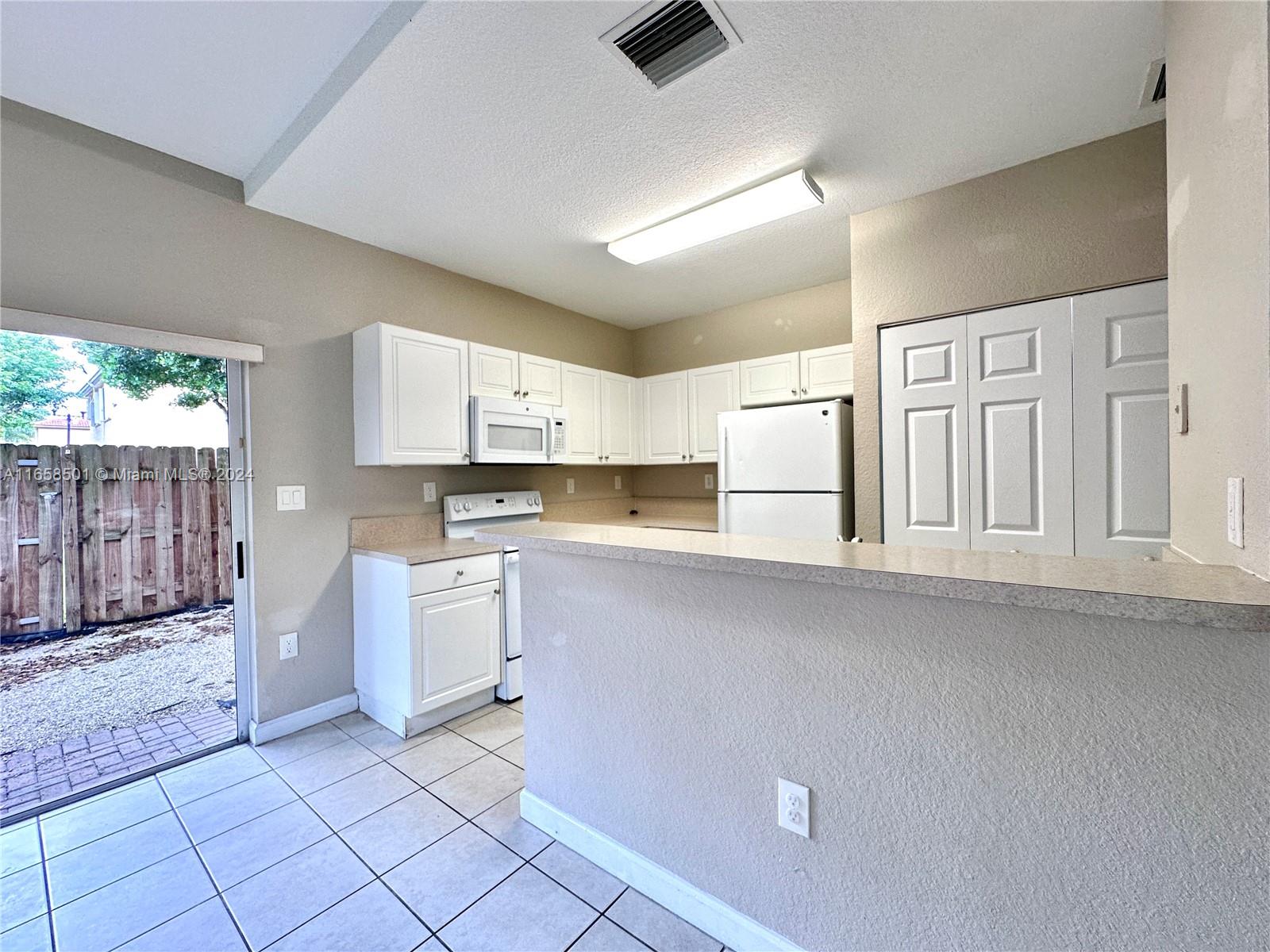 1575 NE 33rd Ave # 9 Unit: 103-9