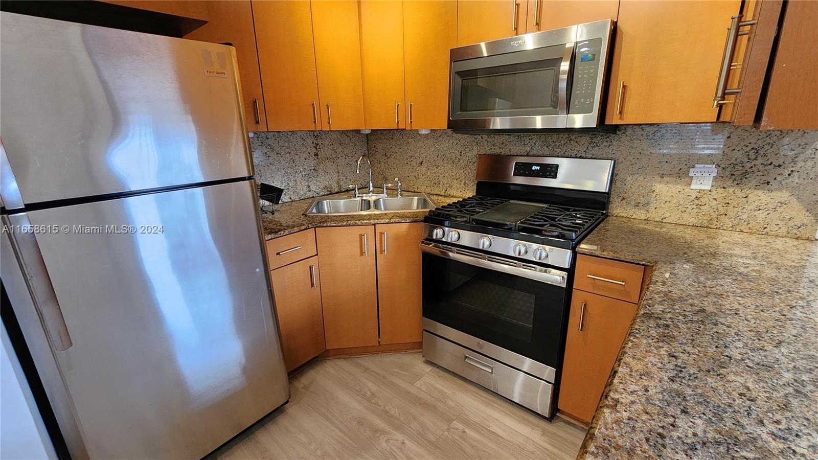 1053 Michigan Ave # 6
