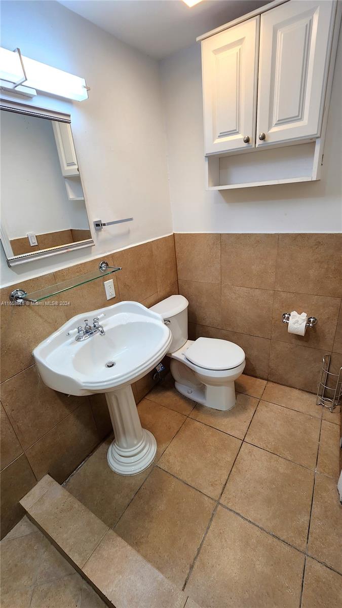 1053 Michigan Ave # 6