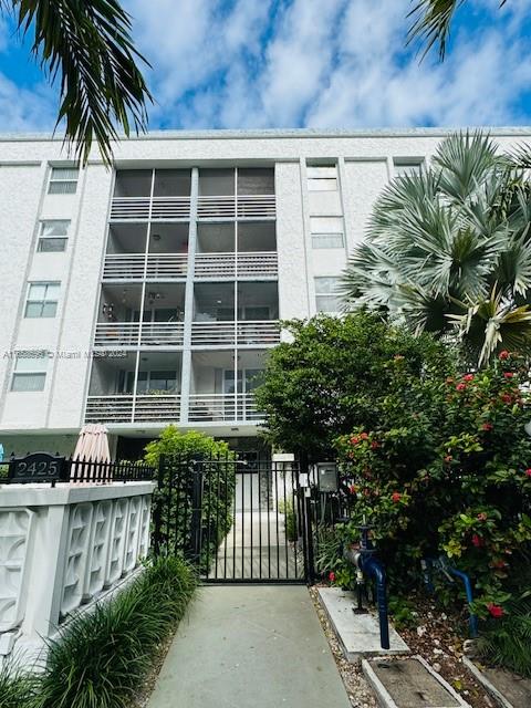 2425 NE 135th St # 307