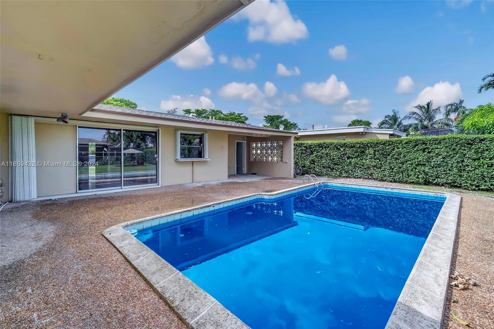 2331 Utopia Dr