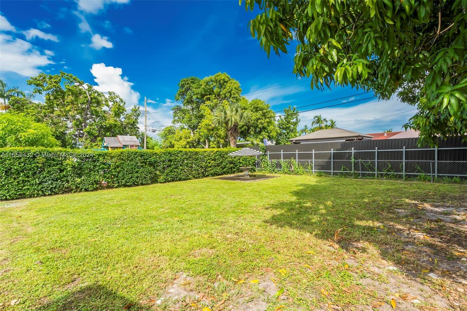 2331 Utopia Dr