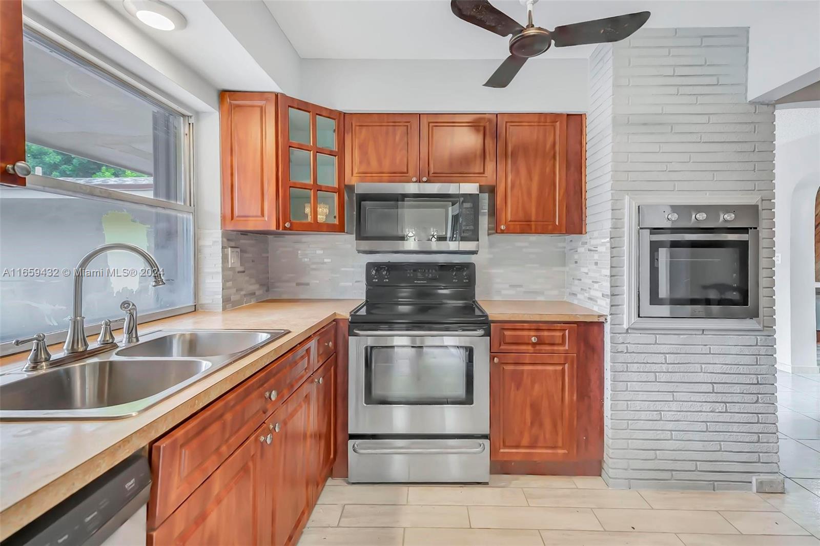 2331 Utopia Dr