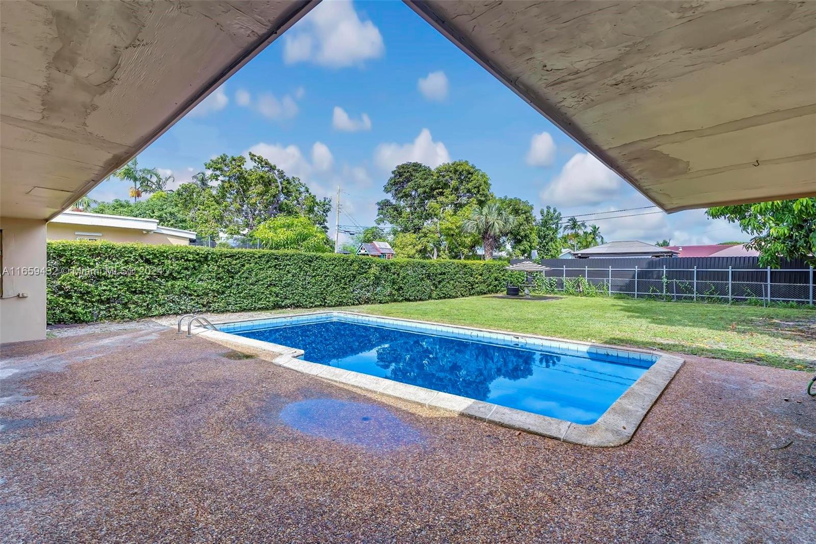 2331 Utopia Dr