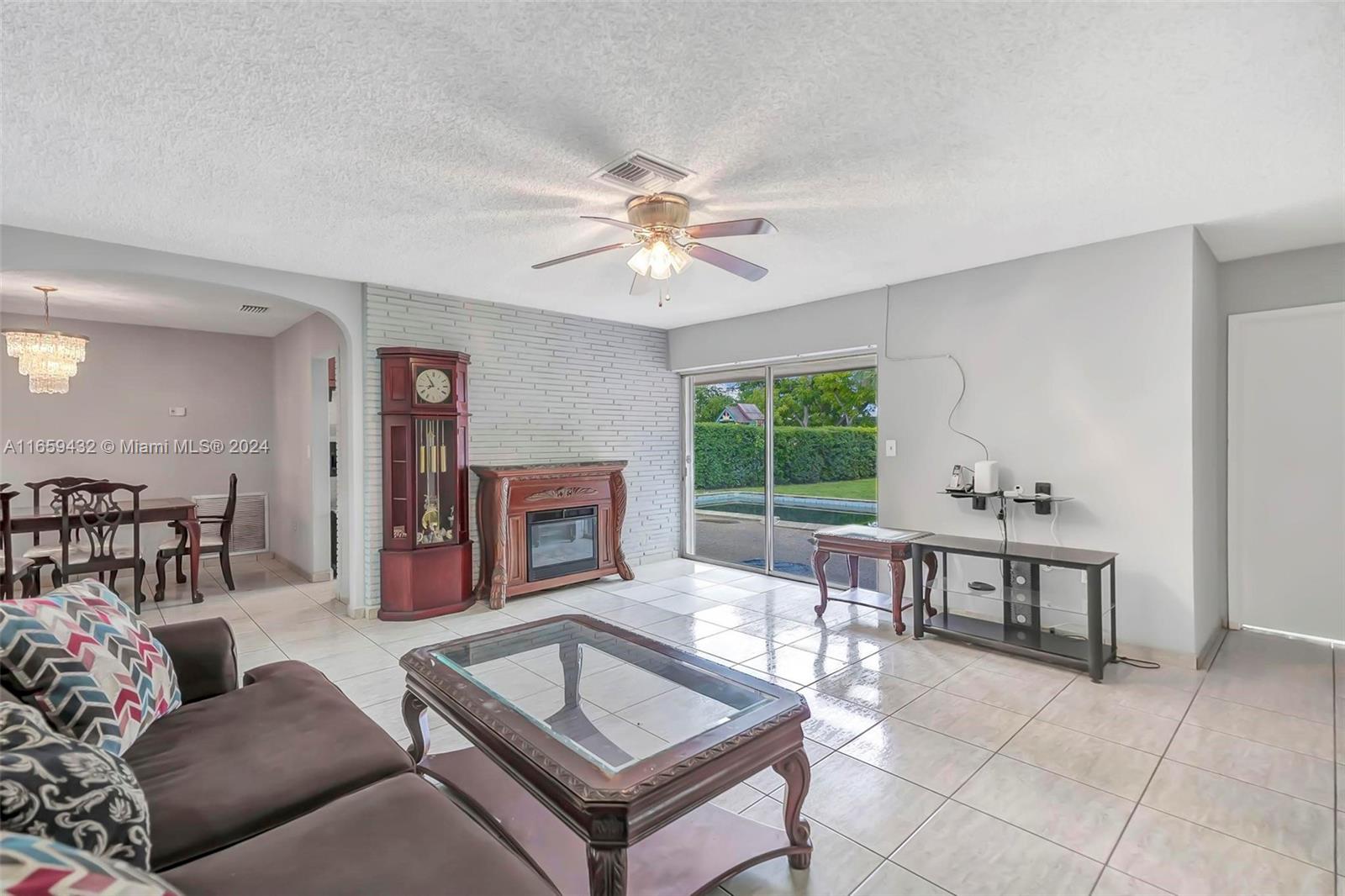 2331 Utopia Dr